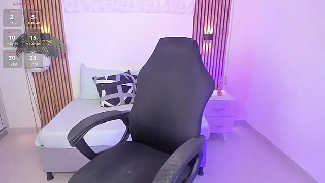 Snapshot of valeria_acosta_ chatting on 10-17-25, 09:23 valeria acosta online show from 10-17-25, 09:23