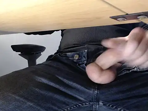 Snapshot of 3lr0nde chatting on 12-02-24, 02:19 3lr0nde online show from 12-02-24, 02:19