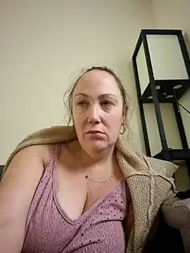 Snapshot of Wisie_Cutie chatting on 12-08-24, 01:03 Wisie Cutie online show from 12-08-24, 01:03