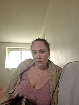 Snapshot of Wisie_Cutie chatting on 12-14-24, 01:49 Wisie Cutie online show from 12-14-24, 01:49