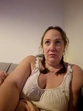 Snapshot of Wisie_Cutie chatting on 12-30-24, 08:47 Wisie Cutie online show from 12-30-24, 08:47