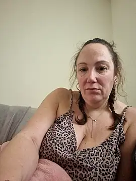 Snapshot of Wisie_Cutie chatting on 12-31-24, 01:08 Wisie Cutie online show from 12-31-24, 01:08