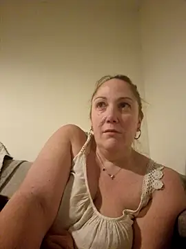 Snapshot of Wisie_Cutie chatting on 01-07-25, 10:19 Wisie Cutie online show from 01-07-25, 10:19