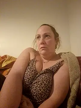 Snapshot of Wisie_Cutie chatting on 02-05-25, 10:33 Wisie Cutie online show from 02-05-25, 10:33