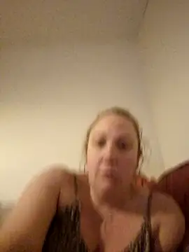 Snapshot of Wisie_Cutie chatting on 02-06-25, 11:04 Wisie Cutie online show from 02-06-25, 11:04