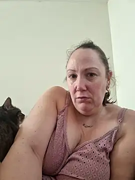 Snapshot of Wisie_Cutie chatting on 02-15-25, 02:11 Wisie Cutie online show from 02-15-25, 02:11