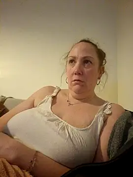 Snapshot of Wisie_Cutie chatting on 02-17-25, 09:52 Wisie Cutie online show from 02-17-25, 09:52