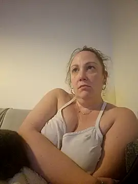 Snapshot of Wisie_Cutie chatting on 02-25-25, 11:00 Wisie Cutie online show from 02-25-25, 11:00