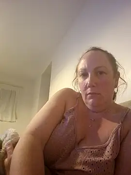 Snapshot of Wisie_Cutie chatting on 03-11-25, 11:04 Wisie Cutie online show from 03-11-25, 11:04