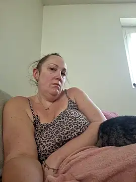 Snapshot of Wisie_Cutie chatting on 03-13-25, 04:01 Wisie Cutie online show from 03-13-25, 04:01