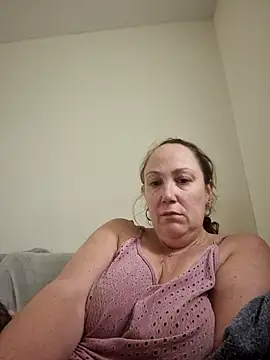 Snapshot of Wisie_Cutie chatting on 03-16-25, 03:17 Wisie Cutie online show from 03-16-25, 03:17