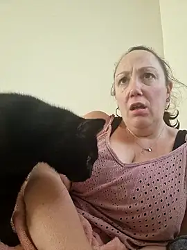 Snapshot of Wisie_Cutie chatting on 03-17-25, 03:40 Wisie Cutie online show from 03-17-25, 03:40