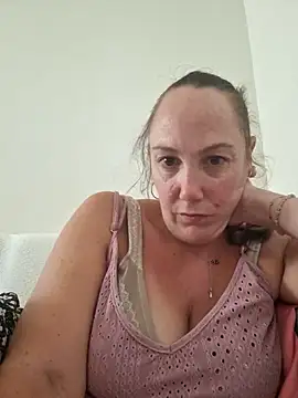 Snapshot of Wisie_Cutie chatting on 09-08-25, 03:11 Wisie Cutie online show from 09-08-25, 03:11