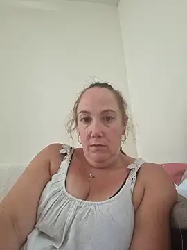 Snapshot of Wisie_Cutie chatting on 09-09-25, 03:22 Wisie Cutie online show from 09-09-25, 03:22