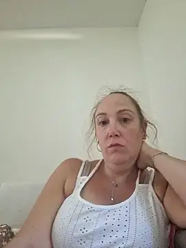 Snapshot of Wisie_Cutie chatting on 09-17-25, 03:14 Wisie Cutie online show from 09-17-25, 03:14