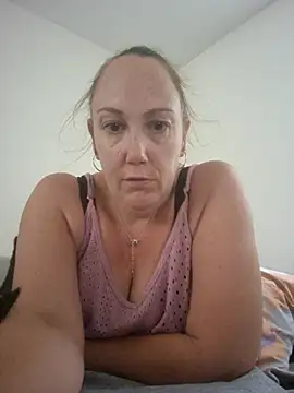 Snapshot of Wisie_Cutie chatting on 09-23-25, 03:26 Wisie Cutie online show from 09-23-25, 03:26