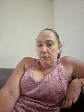 Snapshot of Wisie_Cutie chatting on 09-30-25, 03:28 Wisie Cutie online show from 09-30-25, 03:28