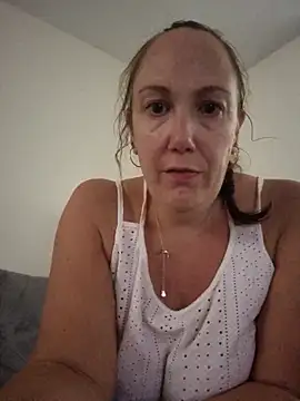 Snapshot of Wisie_Cutie chatting on 10-12-25, 04:50 Wisie Cutie online show from 10-12-25, 04:50