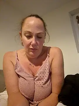 Snapshot of Wisie_Cutie chatting on 10-17-25, 10:56 Wisie Cutie online show from 10-17-25, 10:56