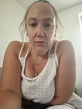 Snapshot of Wisie_Cutie chatting on 10-19-25, 12:06 Wisie Cutie online show from 10-19-25, 12:06