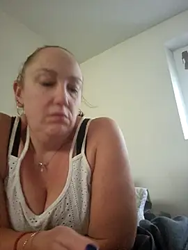 Snapshot of Wisie_Cutie chatting on 11-03-25, 03:24 Wisie Cutie online show from 11-03-25, 03:24