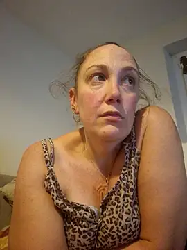 Snapshot of Wisie_Cutie chatting on 11-04-25, 10:53 Wisie Cutie online show from 11-04-25, 10:53