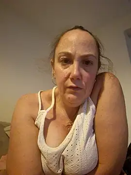 Snapshot of Wisie_Cutie chatting on 11-06-25, 10:10 Wisie Cutie online show from 11-06-25, 10:10