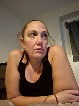 Snapshot of Wisie_Cutie chatting on 11-18-25, 11:15 Wisie Cutie online show from 11-18-25, 11:15