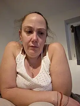 Snapshot of Wisie_Cutie chatting on 11-27-25, 11:07 Wisie Cutie online show from 11-27-25, 11:07