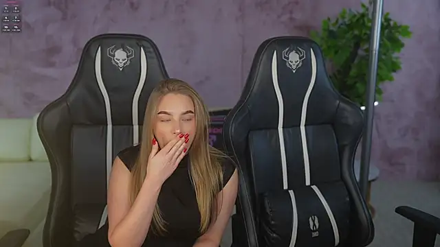 Snapshot of Kate054 chatting on 11-06-25, 07:53 Kate054 online show from 11-06-25, 07:53