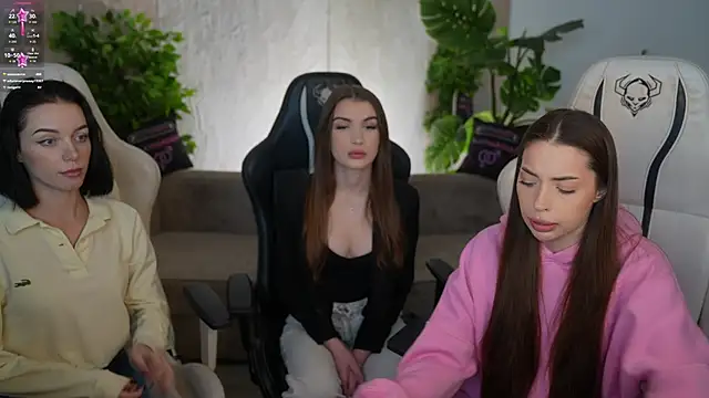 Snapshot of Kate054 chatting on 11-17-25, 11:16 Kate054 online show from 11-17-25, 11:16