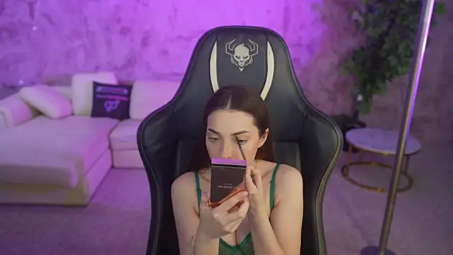 Snapshot of Kate054 chatting on 12-16-25, 08:19 Kate054 online show from 12-16-25, 08:19