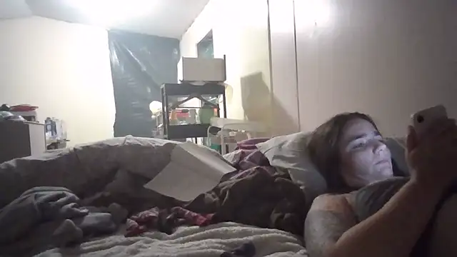 Snapshot of Emma-Rae chatting on 04-16-26, 06:25 Emma-Rae online show from 04-16-26, 06:25