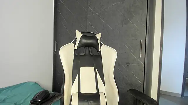 Snapshot of chloe_ebony_ chatting on 11-16-25, 07:52 chloe ebony online show from 11-16-25, 07:52