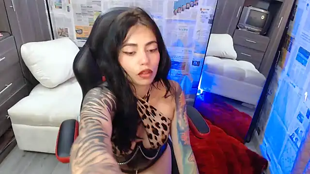 i am nina  online show from 02-17-25, 08:58