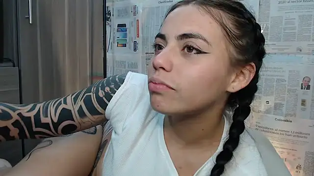 i am nina  online show from 02-22-25, 02:50