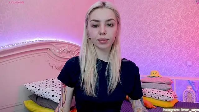 LillyMoure  online show from 02-04-25, 11:59