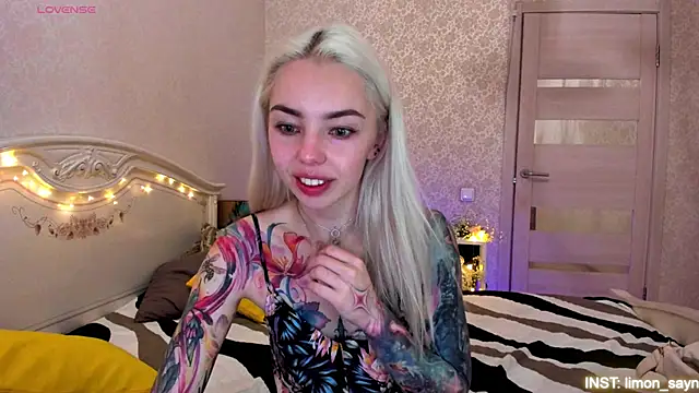 LillyMoure  online show from 06-29-26, 04:08