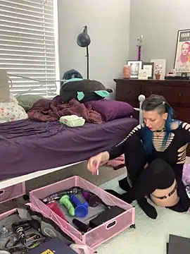 MissCumberdale online show from 11-22-25, 08:41