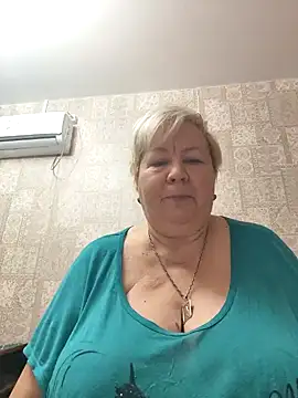 Snapshot of EffectFiona chatting on 12-14-24, 12:12 EffectFiona online show from 12-14-24, 12:12
