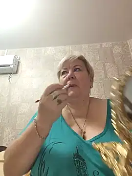 Snapshot of EffectFiona chatting on 12-16-24, 11:18 EffectFiona online show from 12-16-24, 11:18