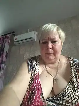 Snapshot of EffectFiona chatting on 12-18-24, 04:53 EffectFiona online show from 12-18-24, 04:53