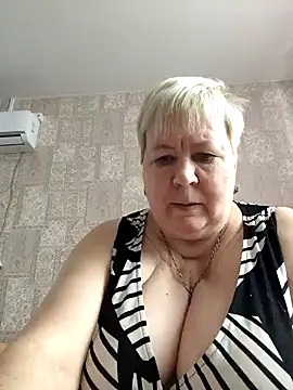 Snapshot of EffectFiona chatting on 01-05-25, 08:43 EffectFiona online show from 01-05-25, 08:43
