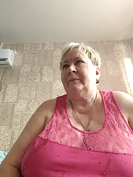 Snapshot of EffectFiona chatting on 01-11-25, 10:19 EffectFiona online show from 01-11-25, 10:19