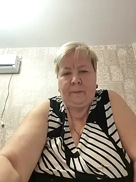 Snapshot of EffectFiona chatting on 01-19-25, 12:06 EffectFiona online show from 01-19-25, 12:06