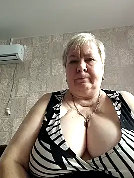 Snapshot of EffectFiona chatting on 01-29-25, 10:58 EffectFiona online show from 01-29-25, 10:58