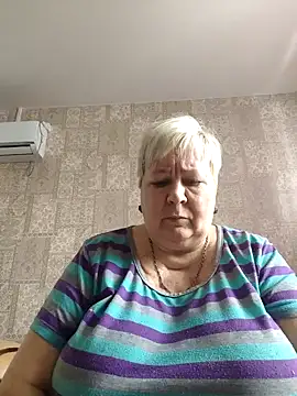 Snapshot of EffectFiona chatting on 02-06-25, 07:35 EffectFiona online show from 02-06-25, 07:35