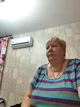 Snapshot of EffectFiona chatting on 02-07-25, 01:11 EffectFiona online show from 02-07-25, 01:11