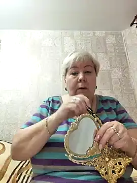 Snapshot of EffectFiona chatting on 02-08-25, 11:13 EffectFiona online show from 02-08-25, 11:13