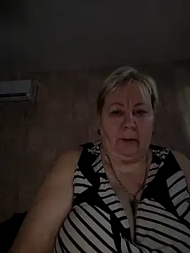 Snapshot of EffectFiona chatting on 02-10-25, 12:50 EffectFiona online show from 02-10-25, 12:50